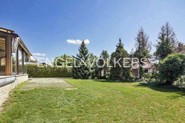 Großzügiges Grundstück mit viel Potenzial und Ruhe