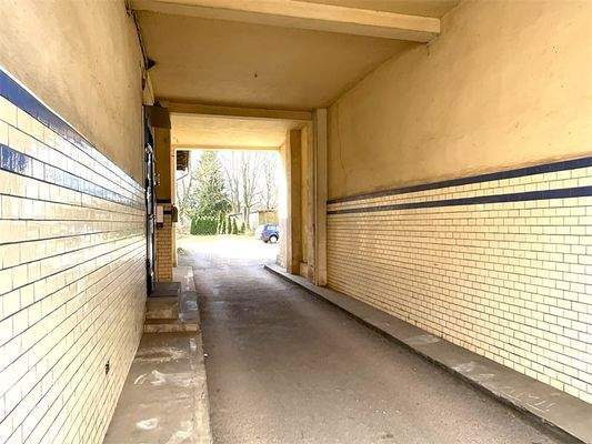 Zufahrt Stellplätze