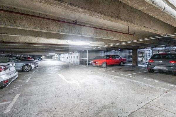 Tiefgaragenstellplatz