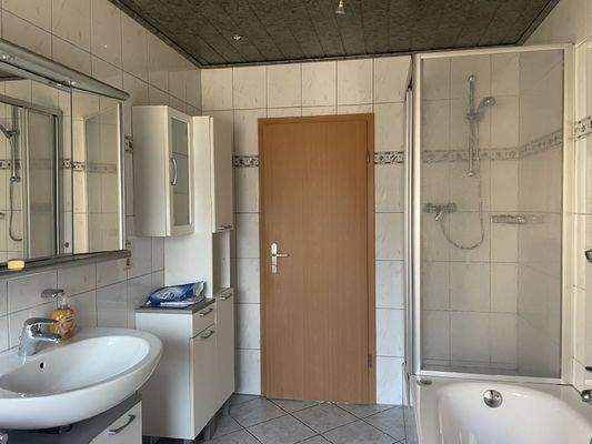 Badezimmer mit Tageslicht