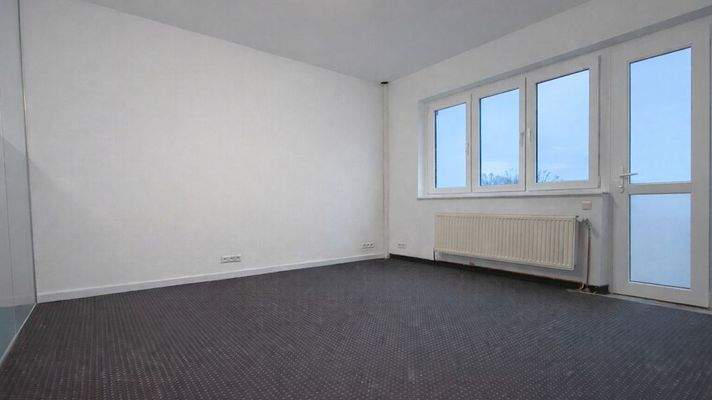 großzügige Büroeinheit mit direktem Zugang zur Terrasse - KI angepasst