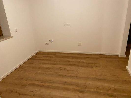 Küche mit Fenster.JPG