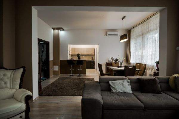  Wohnzimmer + Eßzimmer + Küche