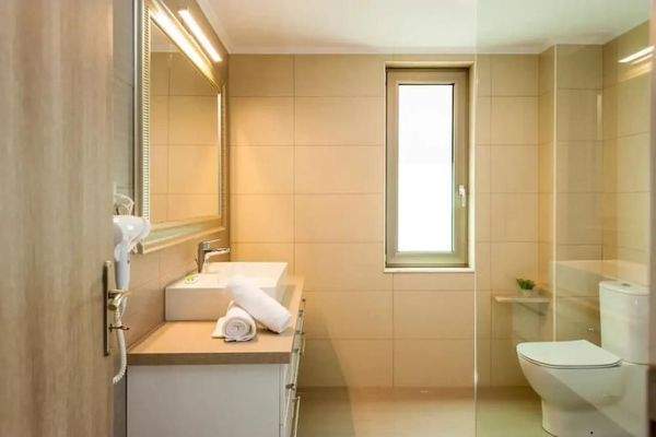 Kreta, Akrotiri: Geräumige moderne Villa mit spektakulärem Blick auf das Meer und die Bucht zu verkaufen