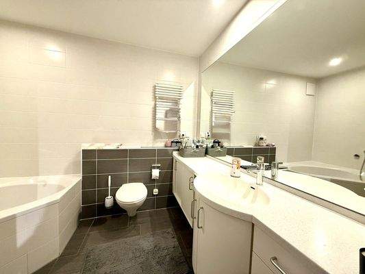 Großzügiger Waschtisch