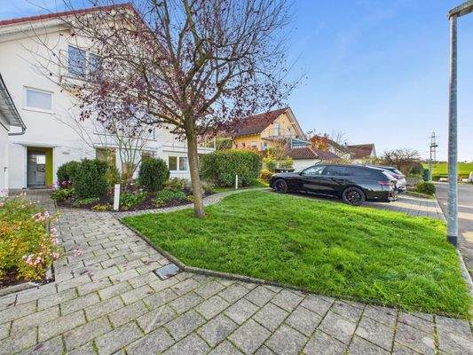 Ansicht Front mit Garten