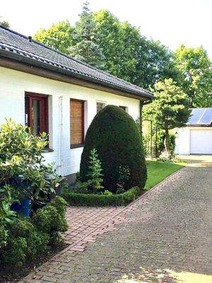 Einfahrt zu den Garagen