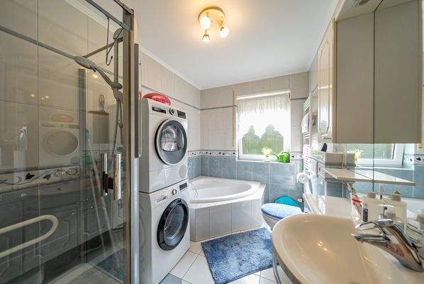 Einliegerwohnung l Badezimmer