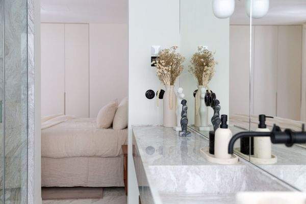 Eines von 3 Schlafzimmern mit Badezimmer en Suite