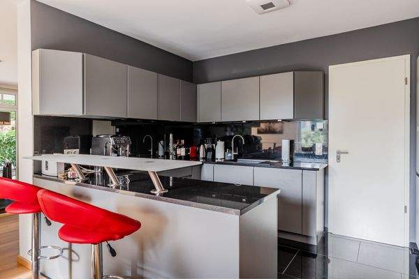 Neuwertige und moderne Küche