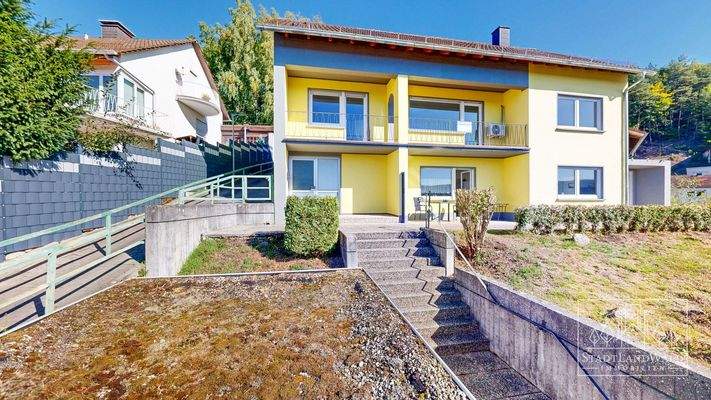 Hausansicht - Treepenaufgang-Terrasse