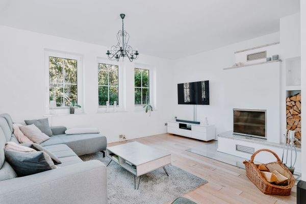 Wohnbereich mit gemütlicher Kaminecke