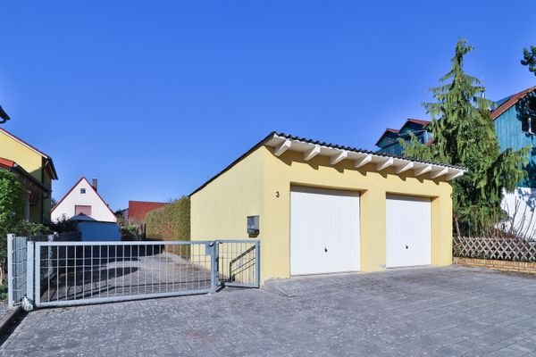 Garage/Einfahrt