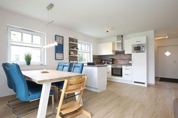 Essbereich mit offener Küche