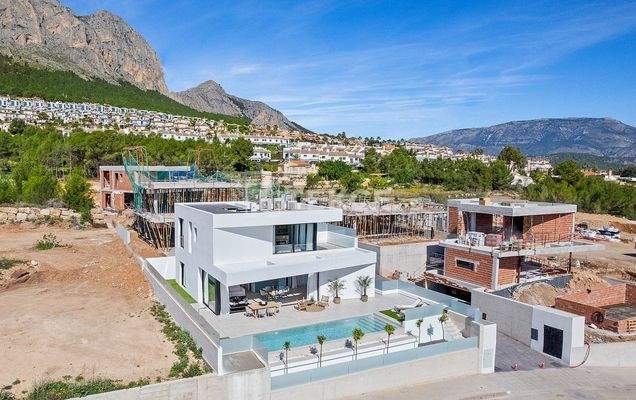 Elegant Detached Luxurious Villas with Pools in Polop Alicante