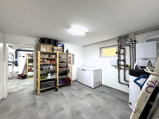 Wohnkeller mit Einbauschränke Raum 1 von 3