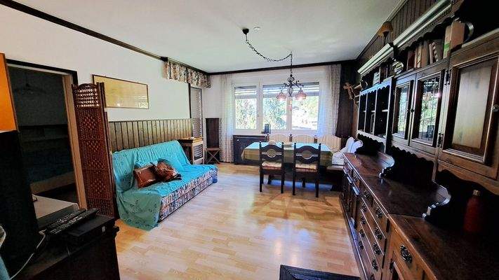 Wohnzimmer mit Blick aus der Kochnische.jpg