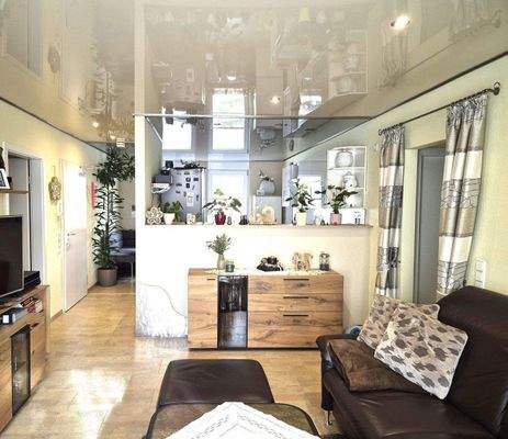 Wohnzimmer mit Blick zur Küche.jpg