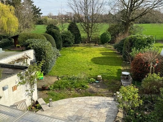 Gartenaussicht vom Balkon