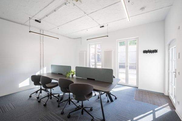 Schreibtischarbeitsplätze / Coworking