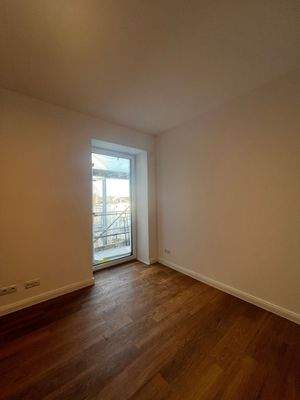 Leerer Raum mit Fenster