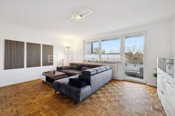 Wohnzimmer und Balkon