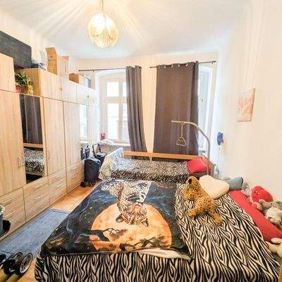 Schlafzimmer mit Parkettboden