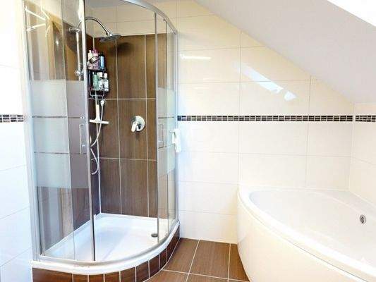 Badezimmer im Dachgeschoss