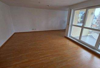 Wohnzimmer mit Balkon Bild 3.jpg