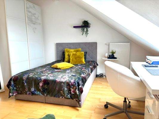 Schlafzimmer (3) 2. OG rechts