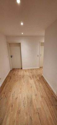 Flur Blick zu Zi 1 und 2 