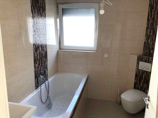 Badezimmer 1OG.jpg
