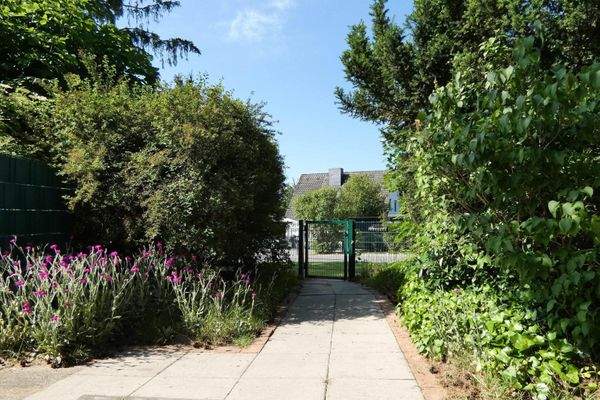 und hochwertiger Einfriedung