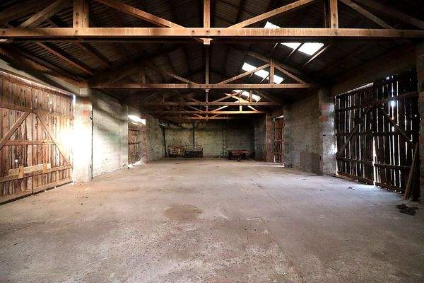 Die großzügige Halle - Werkstatt, Oldtimer, Reitstall etc.