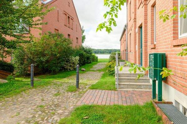 Hof mit Blick zum Ruppiner See