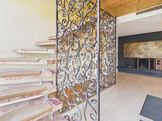 Treppenaufgang zum Dachgeschoss