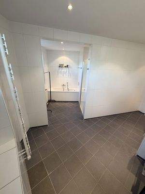 Hauptbadezimmer/Wäsche