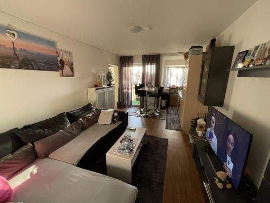 Wohnzimmer mit Kochnische