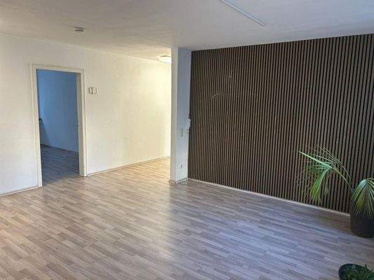 Büro mit Blick in den Flur