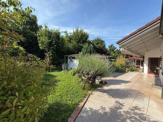 Gartenblick seitlich Terrasse