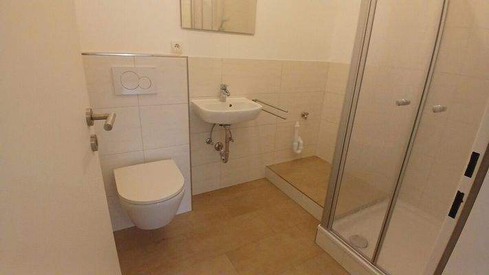 Neuwertiges Duschbad