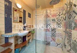 OG Tageslicht-Duschbad mit bodengleicher Dusche