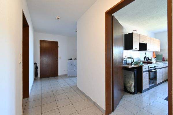 Flur mit Zugang zur Küche