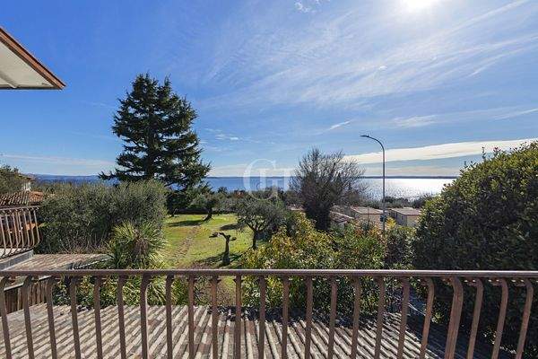 Terrasse mit Seeblick