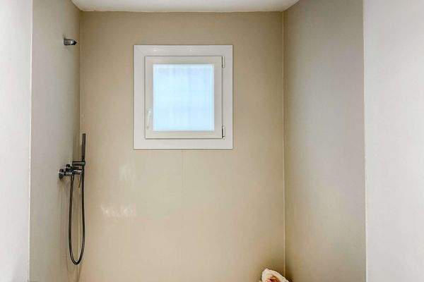 mit Duschbad en Suite