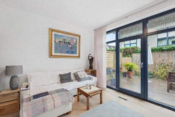 Wohnbereich mit Blick zur Terrasse