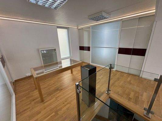 Verkaufsfläche oben.