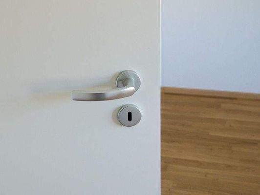 12_Türen mit Aluminium Garnitur.jpg