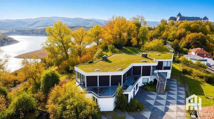 Haus mit großem Garten und wunderschönem Blick auf das Schloß und den Edersee