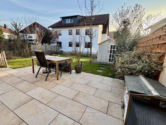 H 2603 Terrasse mit Gartenhaus.jpeg